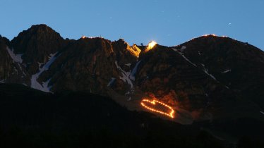Les feux du solstice d'été illuminent la Nordkette d'Innsbruck, © Christian Wührer