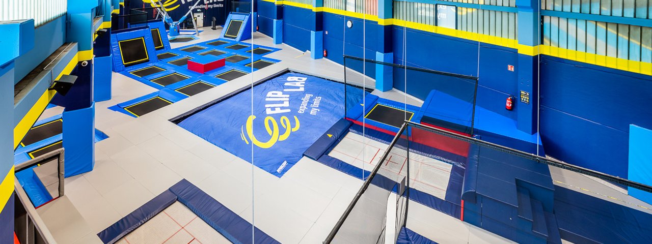 FLIP LAB, 2 000 m² de trampolines à Völs, © Rudi Wyhlidal