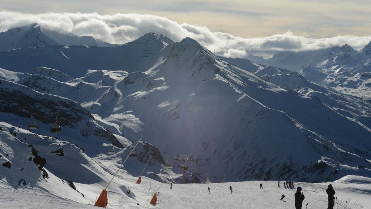 45 remontées mécaniques, quelque 240 kilomètres de pistes, un enneigement garanti de novembre à mai – la Silvretta-Arena, qui relie Ischgl et la station suisse de Sammaun, est une promesse de joies du ski à l’infini., © Paznaun-Ischgl