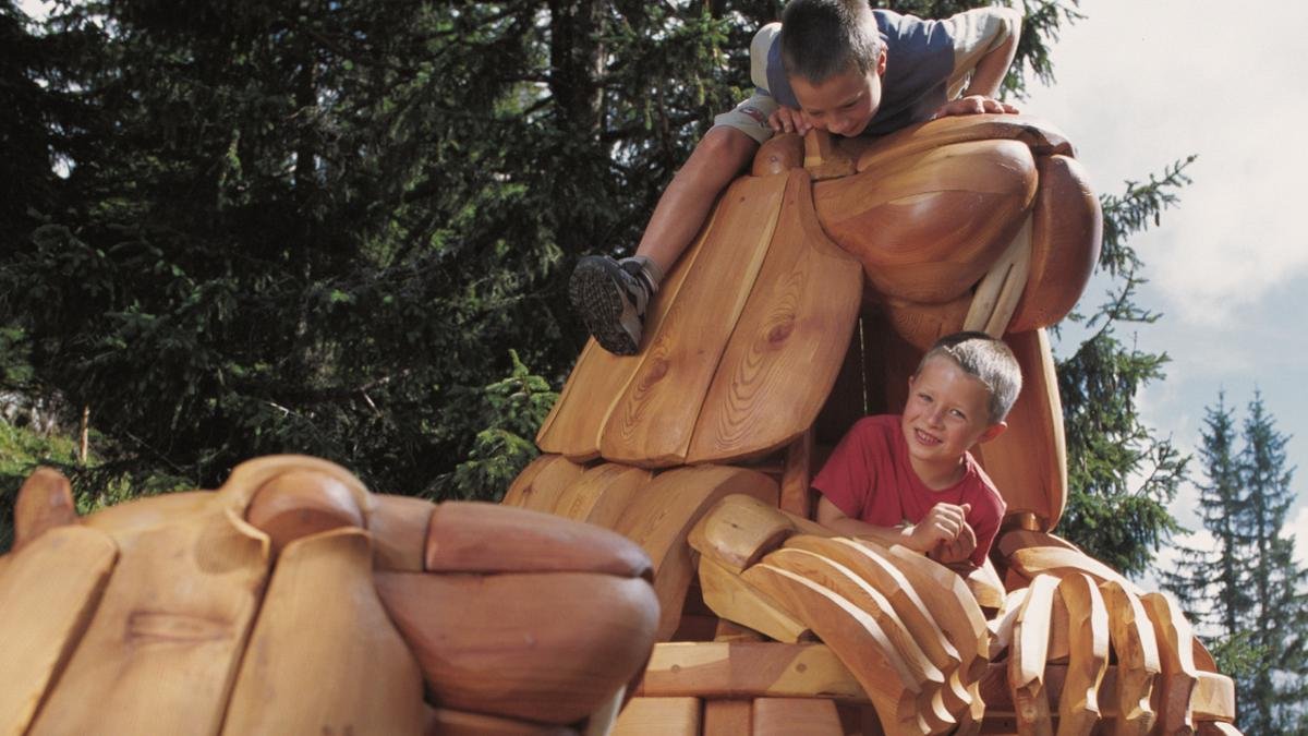 Au niveau des téléphériques de Westendorf, le parc Alpinolino fait découvrir aux enfants, petits et grands, le monde fascinant de la nature alpine., © Archiv Bergbahn Westendorf