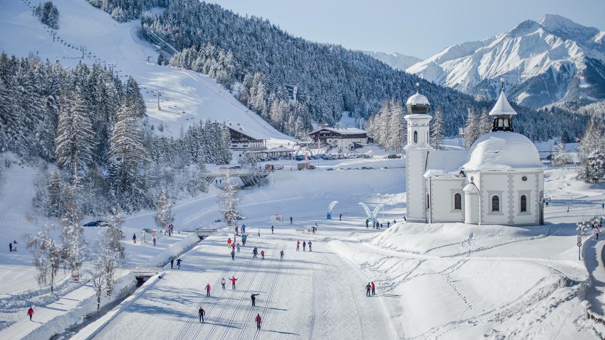 Par deux fois déjà, Seefeld a accueilli les épreuves de ski nordique lors des Jeux olympiques. Ce qui n’est pas étonnant lorsqu’on sait que, avec ses 245 kilomètres de pistes, la région fait partie des meilleurs spécialistes du ski de fond au pays. En 2019, les championnats du monde de ski nordique se sont eux-aussi tenus dans l’Olympiaregion., © Region Seefeld