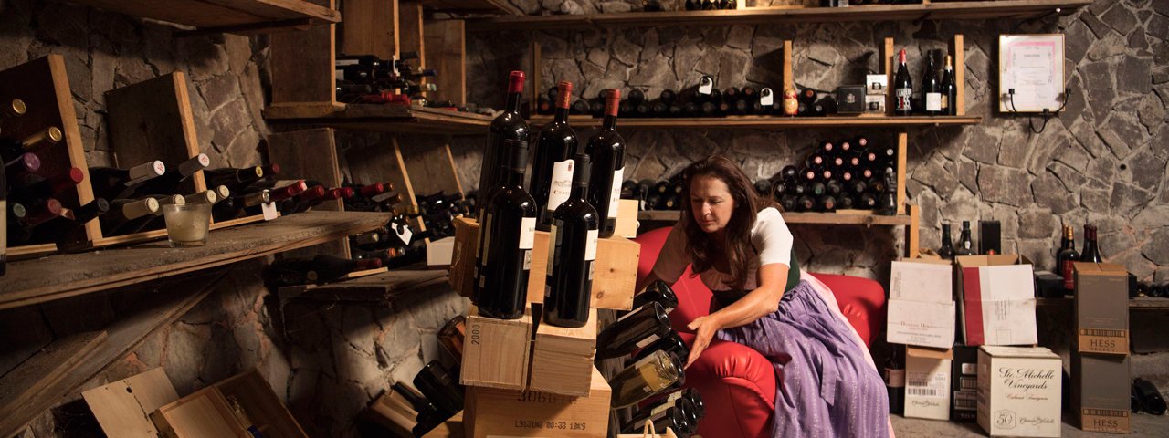 Dans la cave à vins de l'Angerer Alm