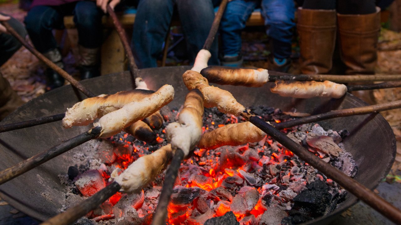 Faire griller son pain au coin du feu pour fêter l'Avent à Kufstein, © Kufteinerland