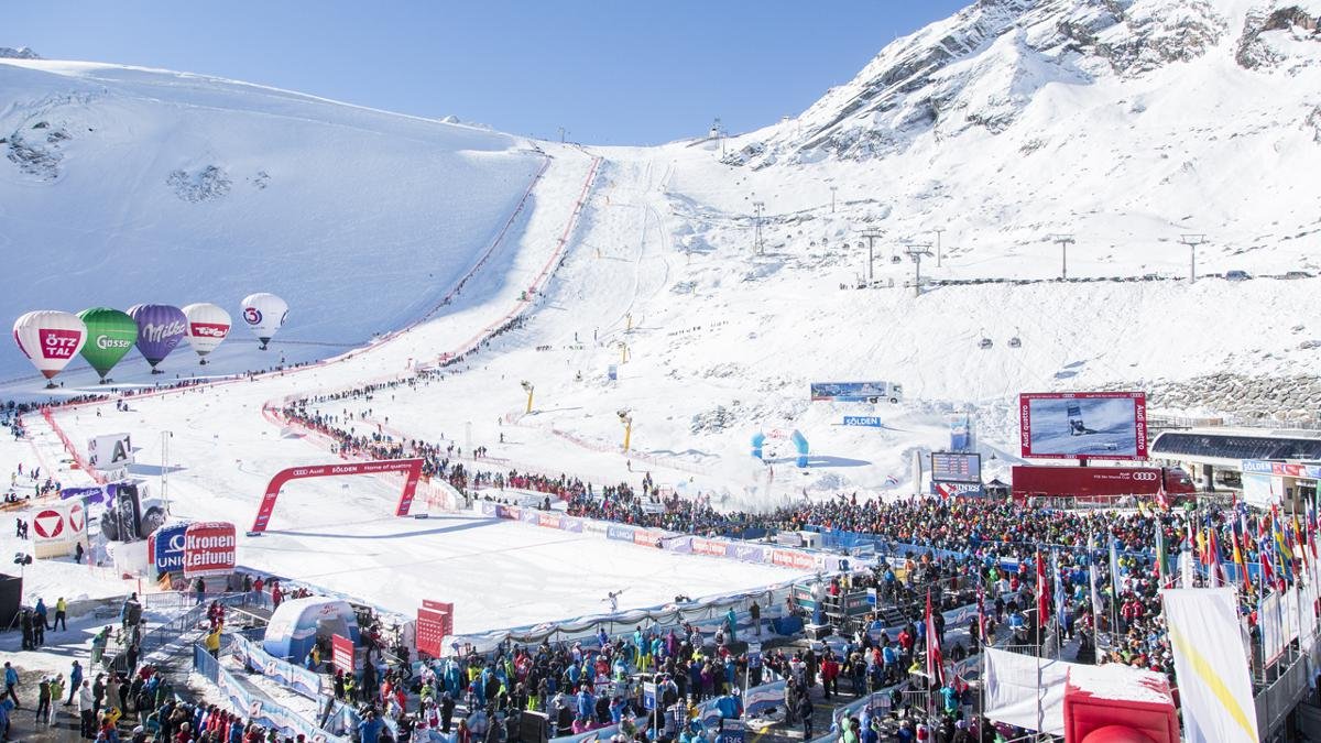 Chaque année, à la fin du mois d’octobre, l’ouverture de la coupe du monde de ski au glacier de Rettenbach marque aussi le début d’une saison d’hiver longue et intense à Sölden., © Ötztal Tourismus/Markus Geisler
