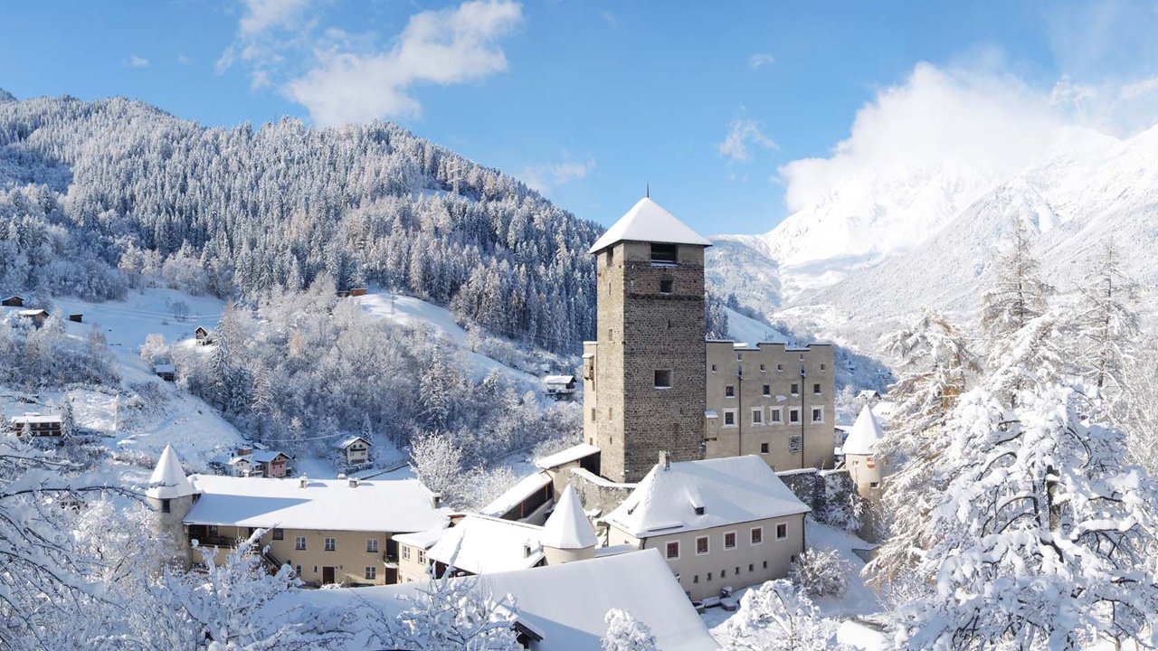 Le château de Landeck en hiver, © Ferienregion TirolWest/Rupert Gapp
