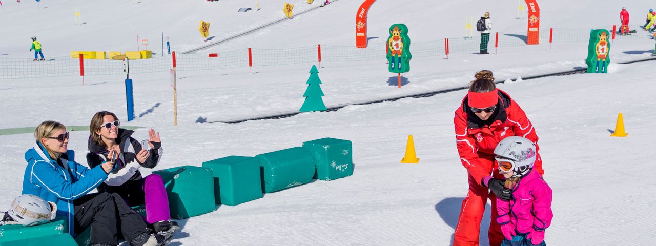 A chacun son rythme d&#39;apprentissage. Les moniteurs savent s&#39;adapter &agrave; la personnalit&eacute; de l&#39;enfant pour lui apprendre le ski, © Tirol Werbung/Robert Pupeter