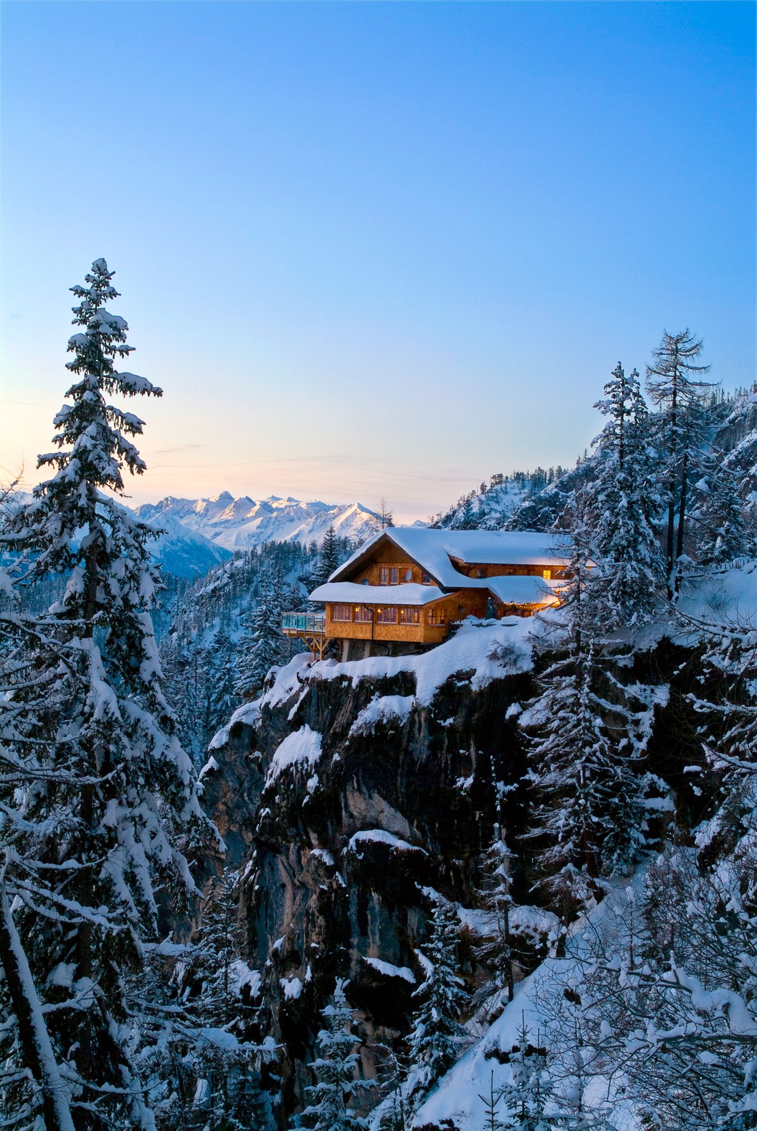 Die Dolomitenhütte in einmaliger Lage.