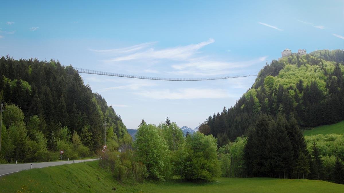Tel un fil de soie, ce pont nommé « Highline179 » se déroule sur 405 mètres de longueur à 110 mètres du sol. Frissons garantis !, © Naturparkregion Reutte/Strabag