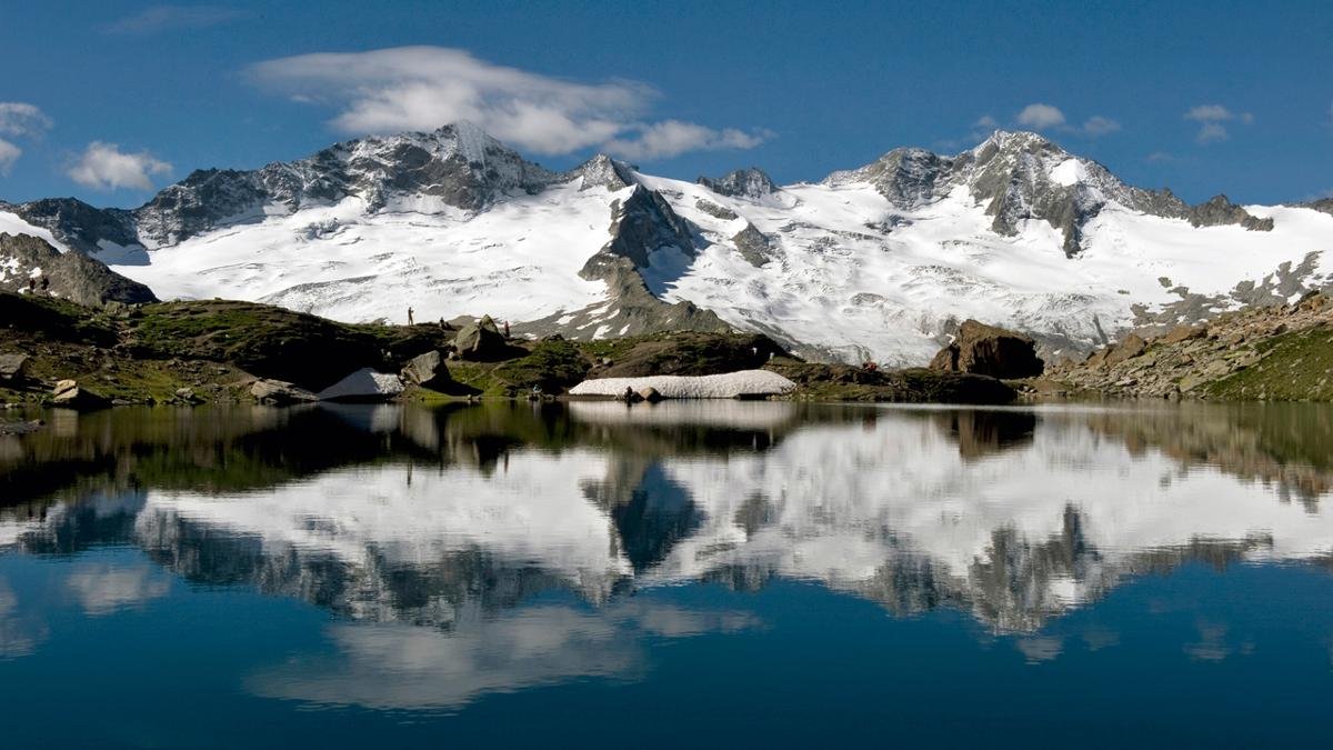 Des lacs de montagne limpides, des gorges étroites, 80 glaciers : randonner dans le parc naturel de haute montagne des Alpes du Zillertal, c’est faire le plein de sensations incomparables. On y parcourt un paysage inégalable, montant jusqu’à 3 500 mètres d’altitude. Et on s’instruit utilement au chalet du parc naturel à Ginzling., © Naturpark Zillertal