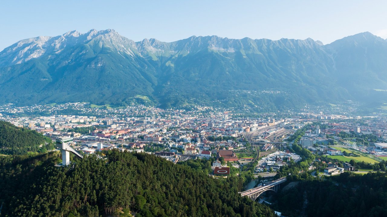 Vue sur la ville d'Innsbruck en été, © Innsbruck Tourismus