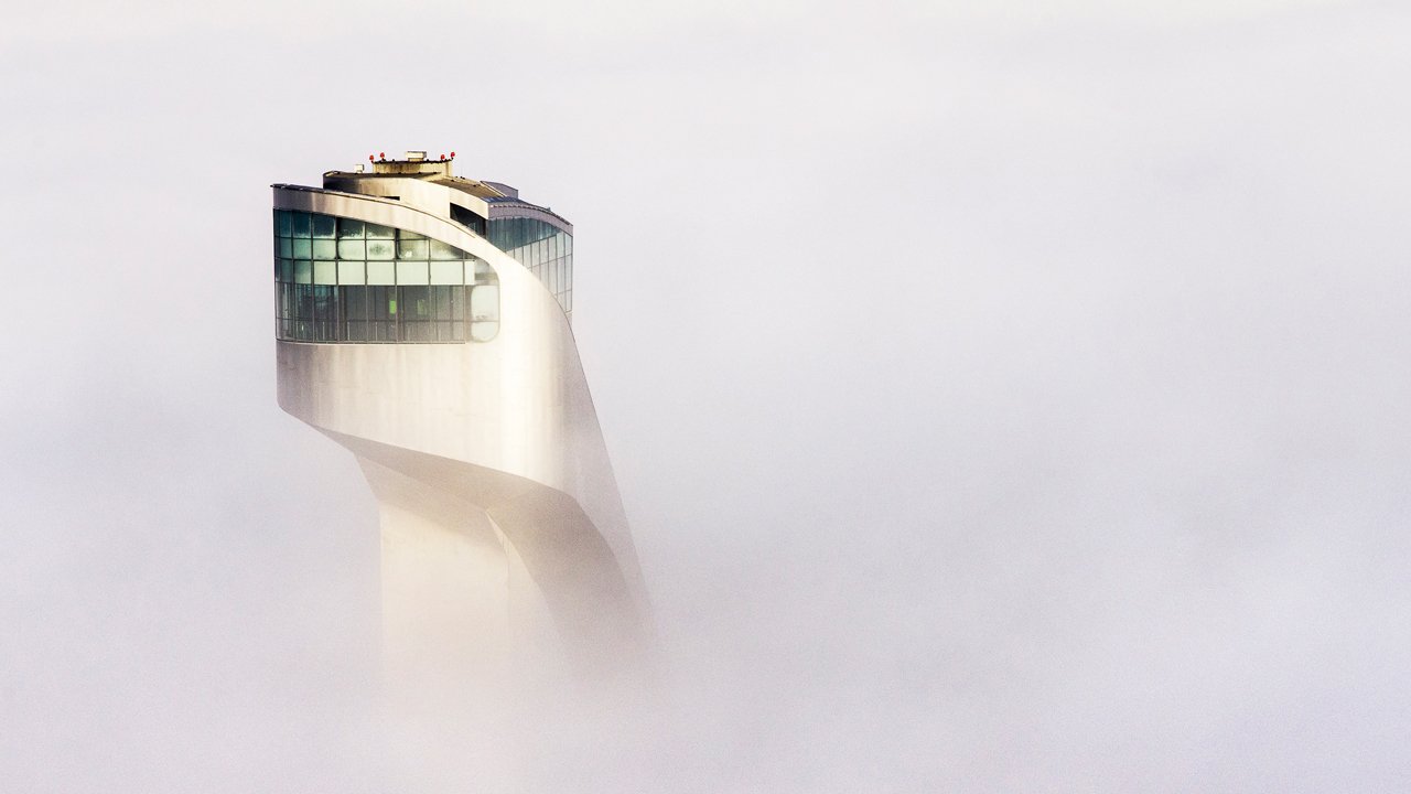 Tremplin de Bergisel dans par temps de brouillard, © TVB Innsbruck - Robert Müller