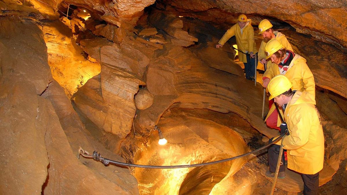 La Spannagelhöhle est non seulement la plus haute grotte visitable d’Europe, mais aussi la plus grande cavité rocheuse des Alpes centrales. Attention : la grotte n’est pas recommandée aux personnes ayant du mal à se déplacer ou souffrant de claustrophobie., © Tux-Finkenberg