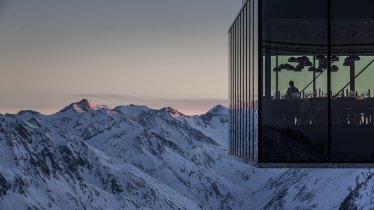 Le restaurant Ice Q du domaine skiable du glacier de Sölden, © Ötztal Tourismus/Rudi Wyhlidal