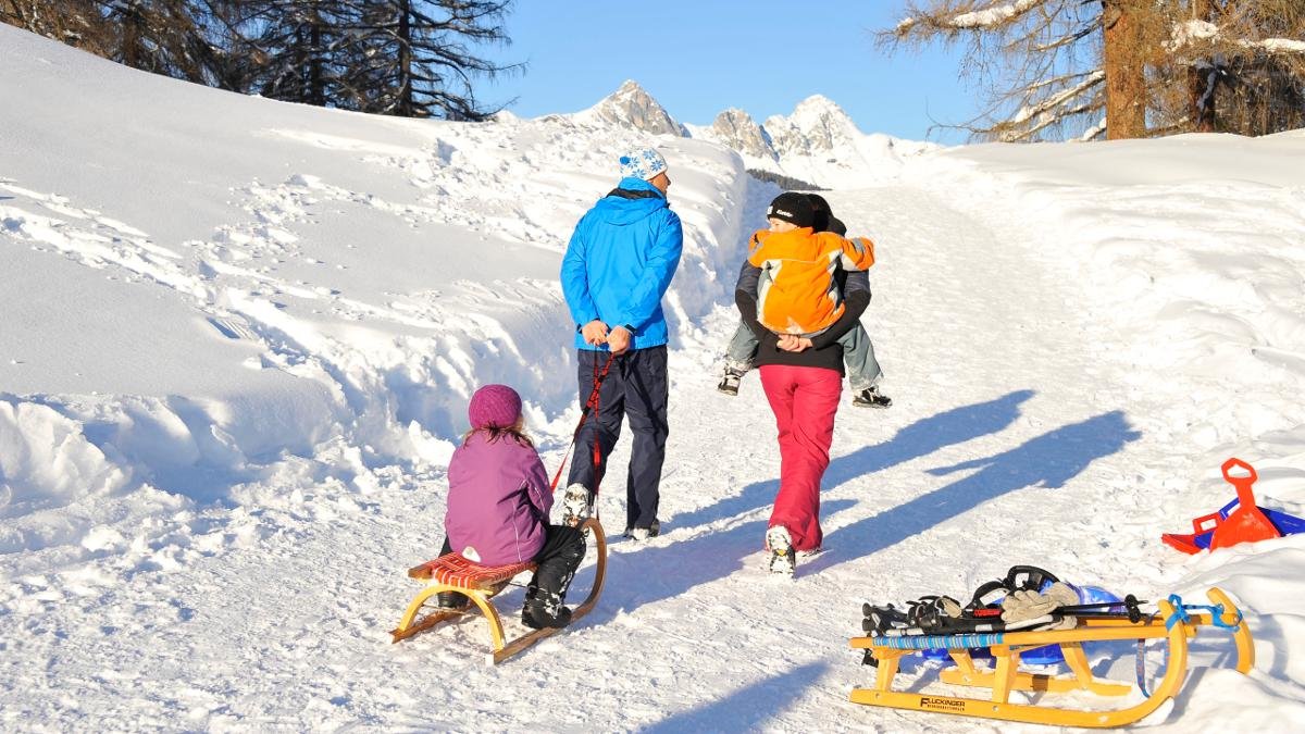 Une colline, une luge ou une toupie, et des parents ou grands-parents pour commenter avec bienveillance les exploits – le bonheur des enfants, c’est aussi simple que cela !, © Region Seefeld