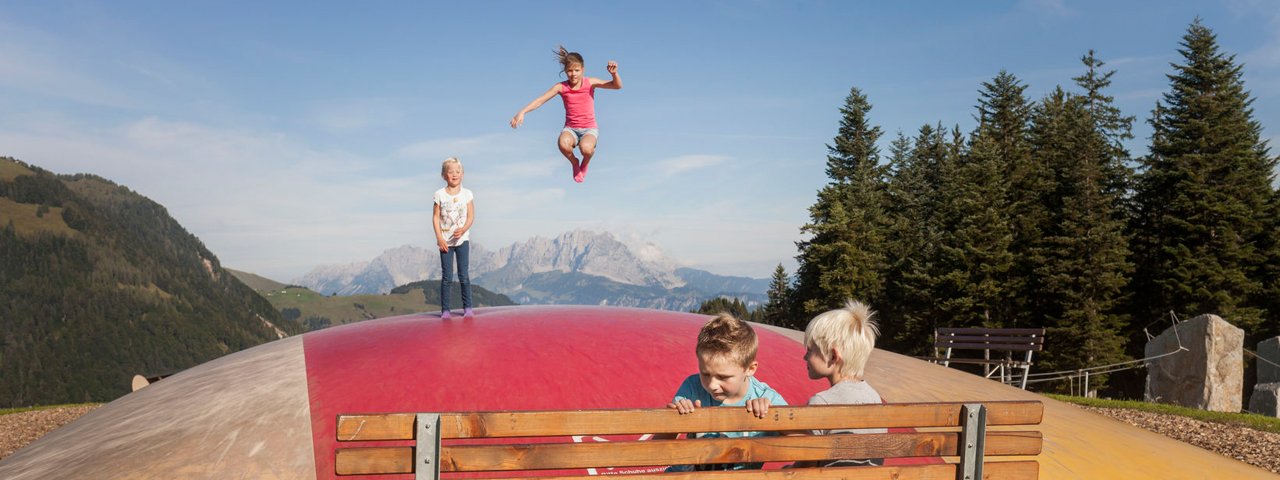 Trampoline géant au parc d'aventure &quot;Timoks Alm&quot; à Fieberbrunn, © Tirol Werbung/Robert Pupeter