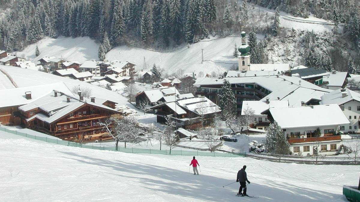 Le « Skijuwel Alpbachtal Wildschönau » est, comme son nom l’indique, un véritable joyau du ski. Avec 109 kilomètres de pistes, trois funparks pour que les débutants découvrent de nouveaux sports tendance, il fait partie des dix plus grands domaines skiables du Tyrol. Le tout autour du Schatzberg, LA montagne des habitants d’Auffach., © Wildschönau Tourismus
