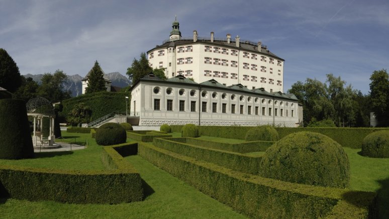 Le château d'Ambras en été, © TVB Innsbruck/Bernhard Aichner