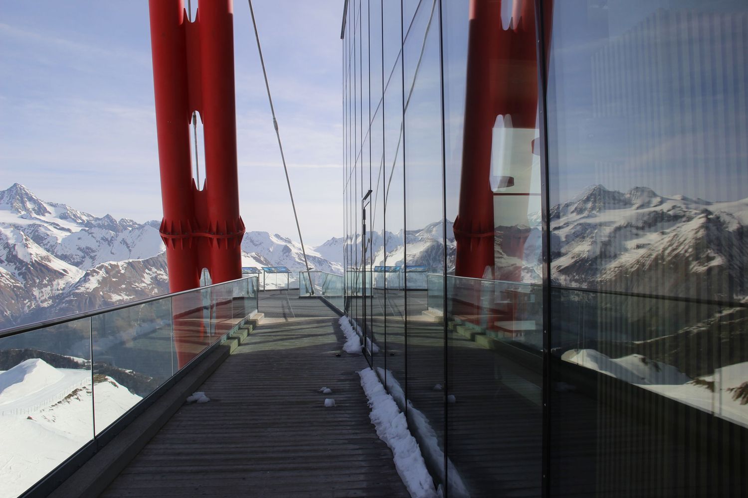 Blick von der Adler Lounge auf den Großglockner.