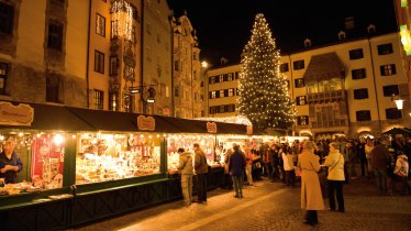 Le marché de Noël dans la vieille ville d'Innsbruck, © Tirol Werbung/Laurin Moser