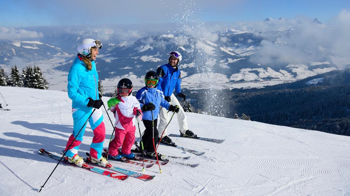 Autour de St. Johann in Tirol se trouvent trois domaines de sports d'hiver pour les amateurs de pistes, de ski de fond, de snowboard et de raquettes. Les familles apprécieront particulièrement les domaines de Kirchdorf et d'Erpfendorf., © Region St Johann in Tirol/Stefan Eisend