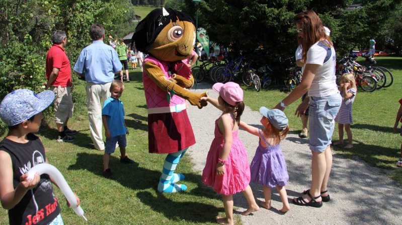 La fête d'été Big Family Sommerfest et ses mascottes, © TVB Stubai Tirol