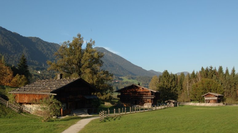 Le musée des fermes du Tyrol en automne, © Alpbachtal Tourismus