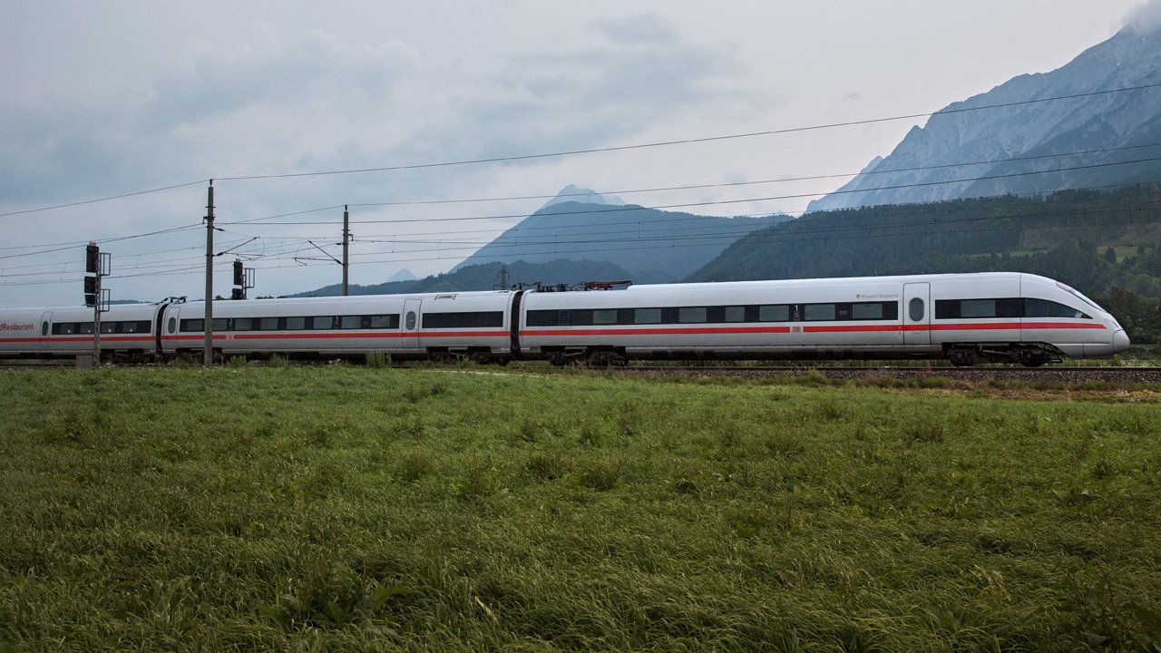 Les trains de la Deutsche Bahn et de l'ÖBB arrive directement au Tyrol, © Tirol Werbung / Regina Recht