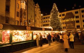 Le marché de Noël dans la vieille ville d'Innsbruck, © Tirol Werbung/Laurin Moser