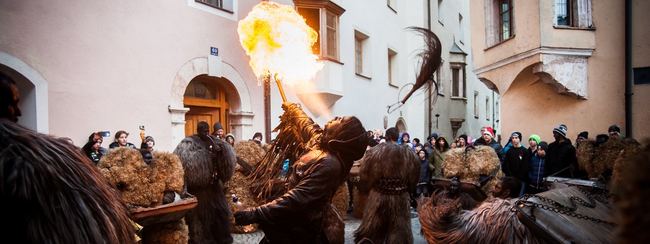 Le défilé des Perchten et la danse des sorcières à Rattenberg, © Tirol Werbung/Lea Neuhauser