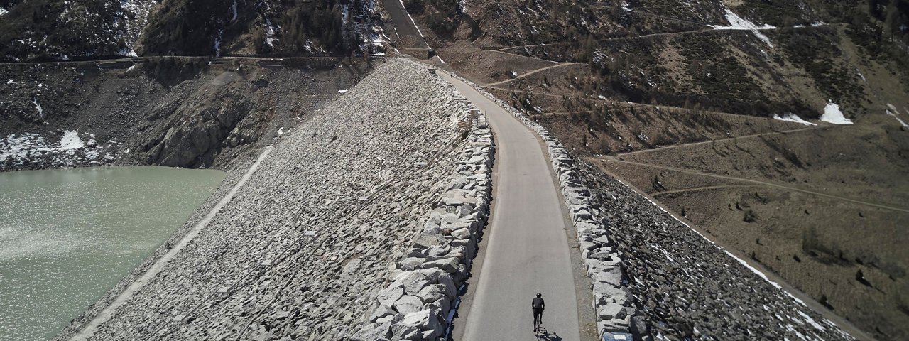 La route du glacier de la Kaunertal à vélo de course, © Tirol Werbung/Marshall George