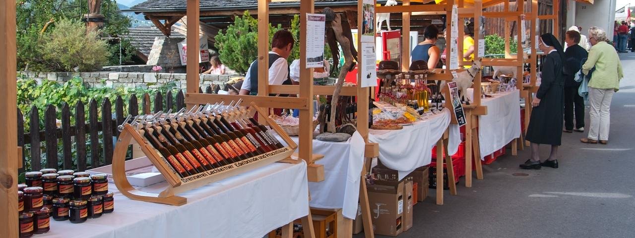 Le marché paysan de Stanz, © Archiv TirolWest/Carmen Haid