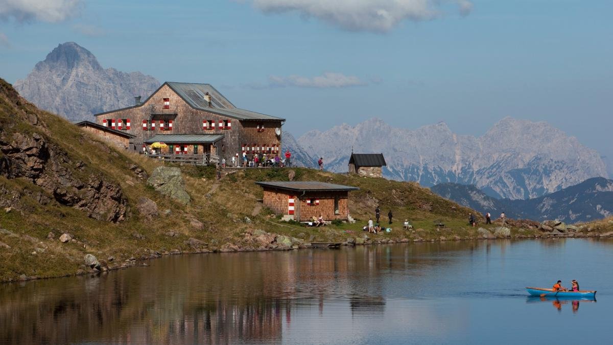 La randonnée vers le lac Wildsee est idéale pour les familles. Situé à 1 847 mètres d'altitude, le lac est en contrebas de la Wildseeloderhaus où un bon repas attend les randonneurs., © Tirol Werbung/Uhlig Bernd