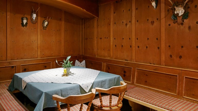 Salle à manger dans l'auberge alpine Roßmoos, © David Schreyer