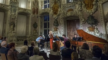 La salle baroque Bernardisaal de l’impressionnante abbaye de Stams accueille le festival de musique de chambre Obertöne, © Heinz Zak