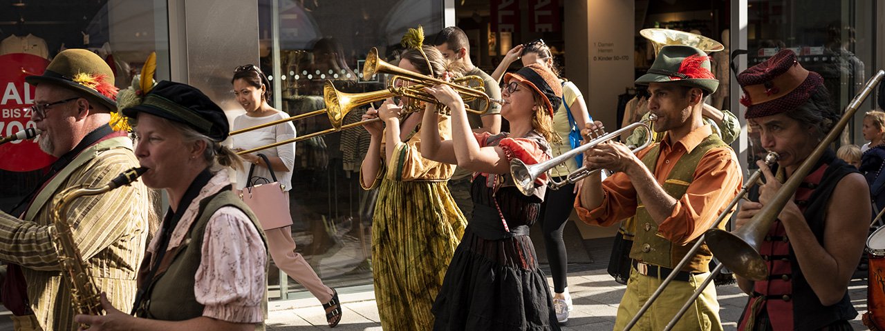 Fanfare dans les rues de Lienz pour le festival Olala, © Sebastian Höhn