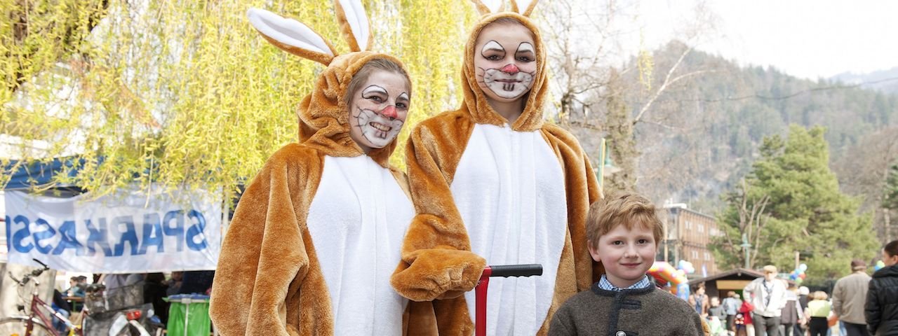 Les lapins de Pâques distribuent des surprises aux enfants, © Kufsteinerland