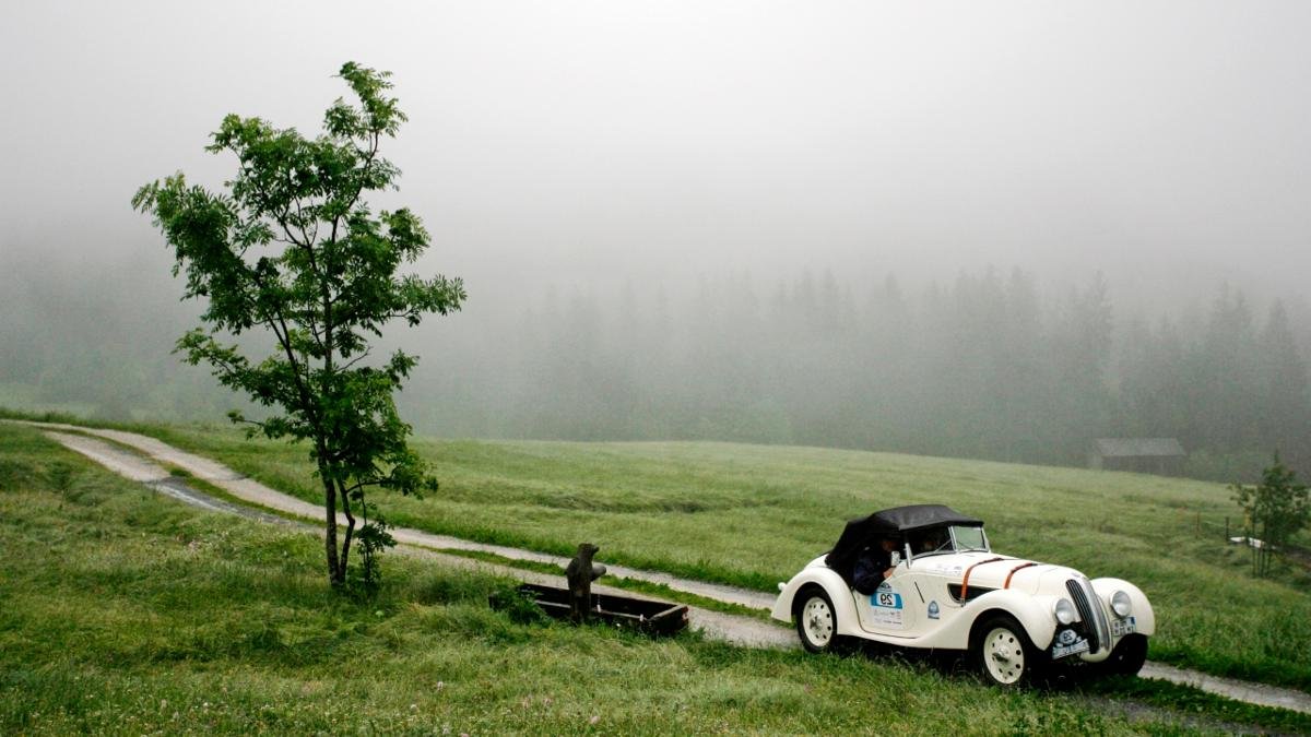 Avis aux amateurs de rallye de voitures anciennes ! La première semaine de juillet comble chaque année les visiteurs de Kitzbühel avec le « Kitzbühler Alpenralley »., © Kitzbüheler Alpen/Martin Lugger