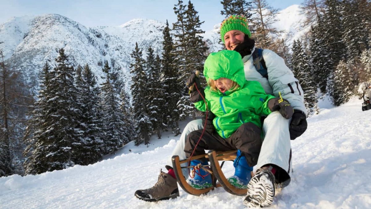 Joies de la luge en famille , © Der Stern