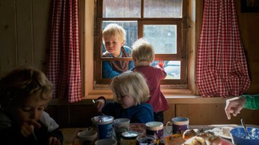 Petit-déjeuner à la ferme, © Tirol Werbung/Kathrein Verena