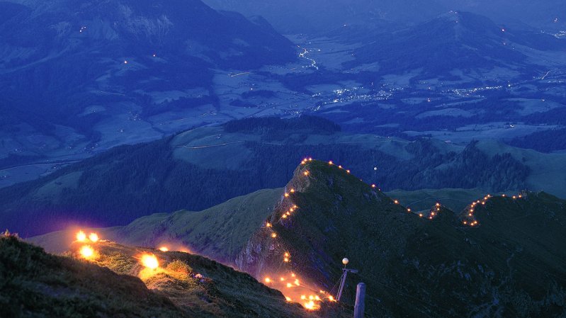 Les feux du solstice d'été dans la Tiroler Zugspitz Arena, © Albin Niederstrasser