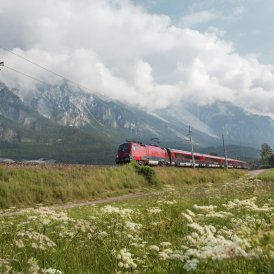 Rejoignez facilement tous les coins du Tyrol grâce aux trains régionaux de la ÖBB, © Tirol Werbung/Regina Recht
