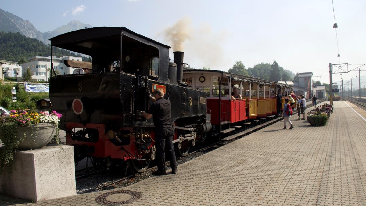 Il s’attaque à 440 mètres de dénivelé le long d’un parcours de 7 kilomètres : le train de l’Achensee est, du haut de ses 130 ans, le plus ancien train à vapeur et à crémaillère d’Europe. Y embarquer pour aller de Jenbach à Seespitz, c’est entreprendre un inoubliable voyage à travers le temps pour les grands comme les petits., © Tirol Werbung