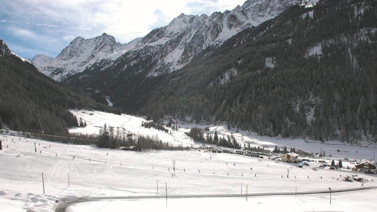 Les skieurs chevronnés y prennent la navette vers la station de Sölden toute proche. Mais pour les débutants et les enfants, le domaine skiable de Längenfeld-Gries est idéal pour effectuer ses premières glisses., © Ewald Schmid