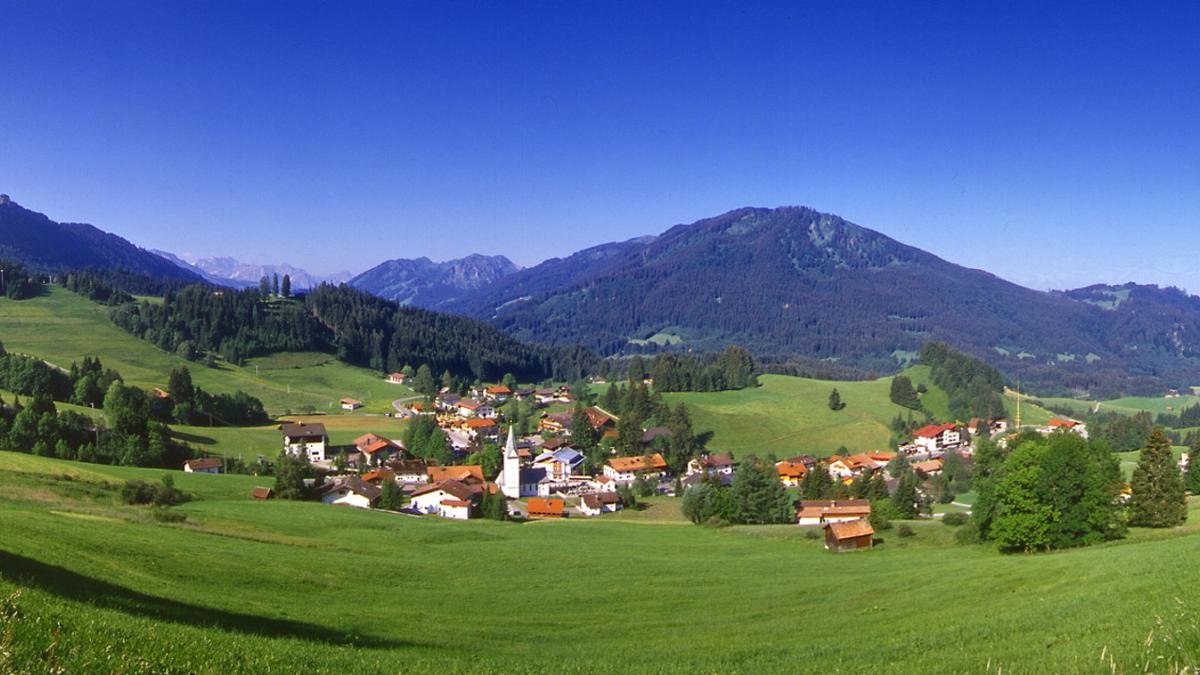 « Village d'aromates » : Jungholz est le seul à porter ce titre au Tyrol. Le village compte de nombreux jardins d'aromates où sont cultivées différentes plantes consommées pour leurs vertus curatives, olfactives ou gustatives., © Tannheimer Tal