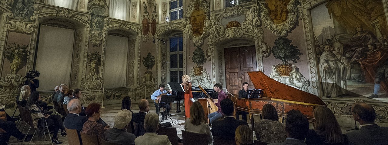 La salle baroque Bernardisaal de l’impressionnante abbaye de Stams accueille le festival de musique de chambre Obertöne, © Heinz Zak