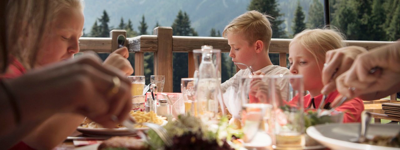 Récompenses culinaires à l'alpage de Mutterer Alm, © Tirol Werbung/Frank Bauer