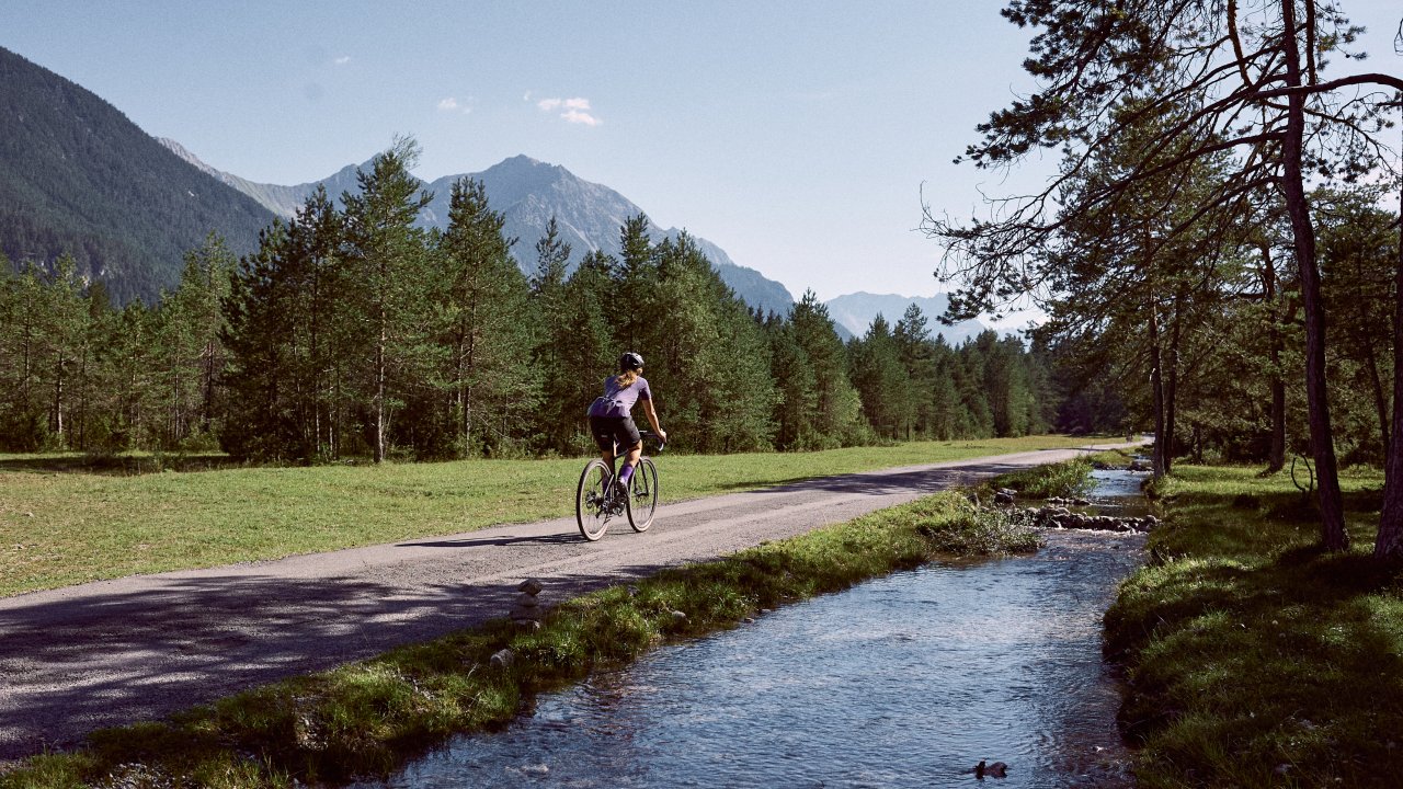 Dans la vallée de Lechtal avec le vélo gravel, © Tannheimer Tal