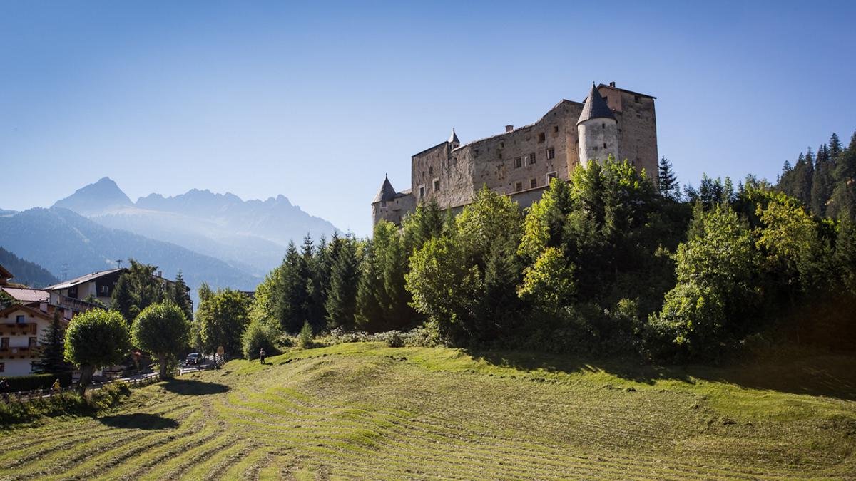 La région regorge de châteaux et de forteresses. Les plus connus : le Schloss Naudersberg, l'Altfinstermünz, le Schloss Sigmundsried et les forteresses de Berneck et de Laudeck., © Nauders Tourismus