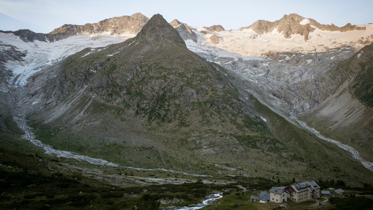 La Berliner Hütte avant la crête principale de la Zillertal