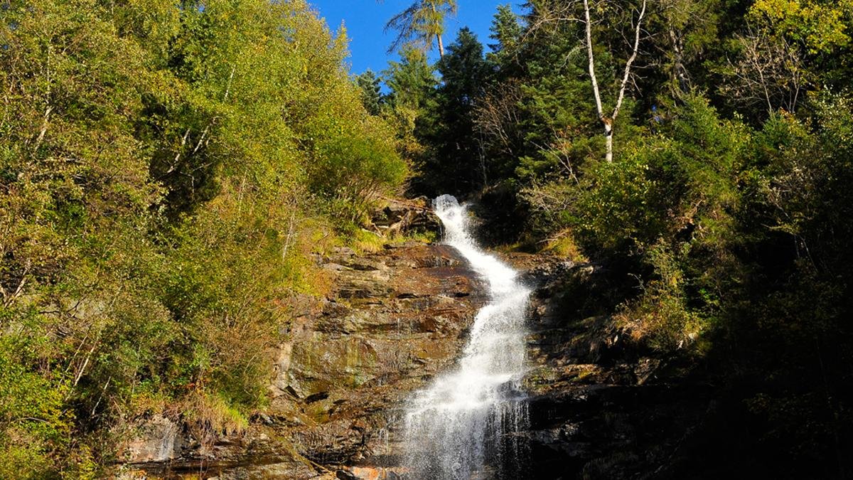 Avec 91 mètres de haut, ce sont les plus hautes chutes d’eau de la vallée de Zillertal. Quelle source de force et d’énergie après une belle randonnée ! Le chemin de découverte de la nature y mène ou en part directement., © Wörgötter & Friends